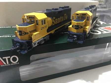 Kato HO 2 x GP35 Santa Fe #2848, #2835 matched pair - Greg's Trains