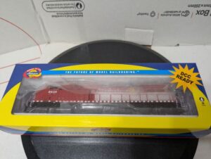 Athearn HO AC4400CW Canadian Pacific #8635 DCC Ready