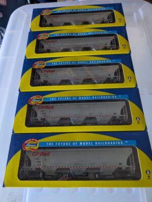 Athearn HO Trinity Covered Hopper Rail Soo Line x 5