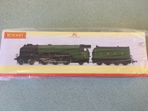 Hornby R3832 Thompson Class "Edward Thompson" LNER #500