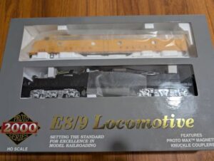 Walthers Proto 2000 920-41350 HO UP Diesel Locomotive E8/9A #933 DCC & Sound