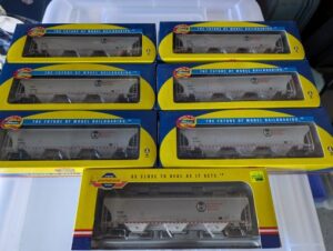 Athearn HO Covered Hopper Canadian Pacific / SOO x 7 CP